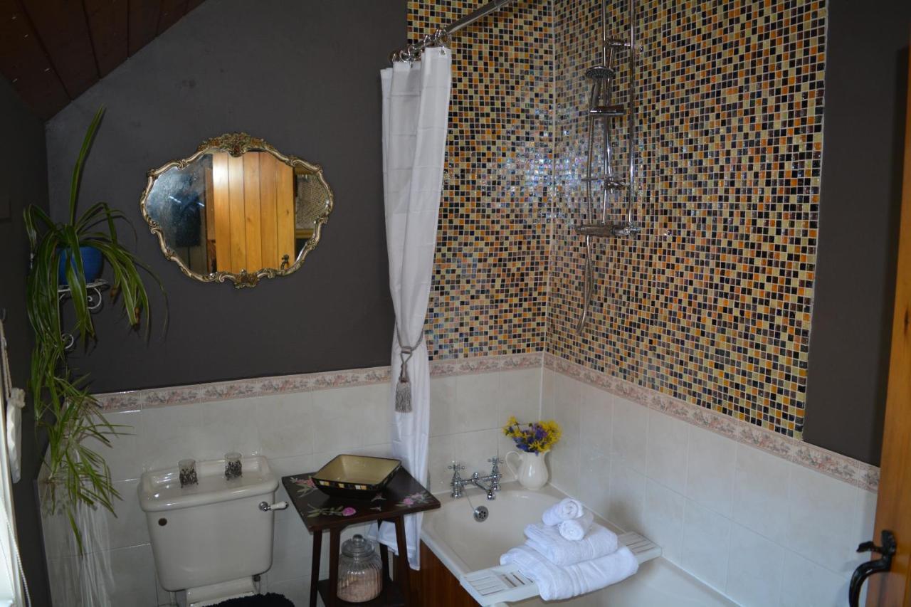 Bed and Breakfast Bohemianbreezebreaks Торнтон-Дейл Экстерьер фото